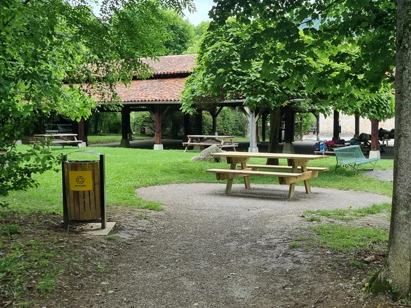 Aire de Pique Nique parc extérieur Forges de Pyrène