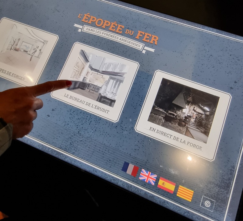 Borne interactive permettant de découvrir les espaces non accessibles physiquement.