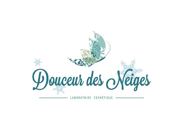 Produits artisanaux blancs Douceurs des Neiges, évoquant douceur et matières naturelles