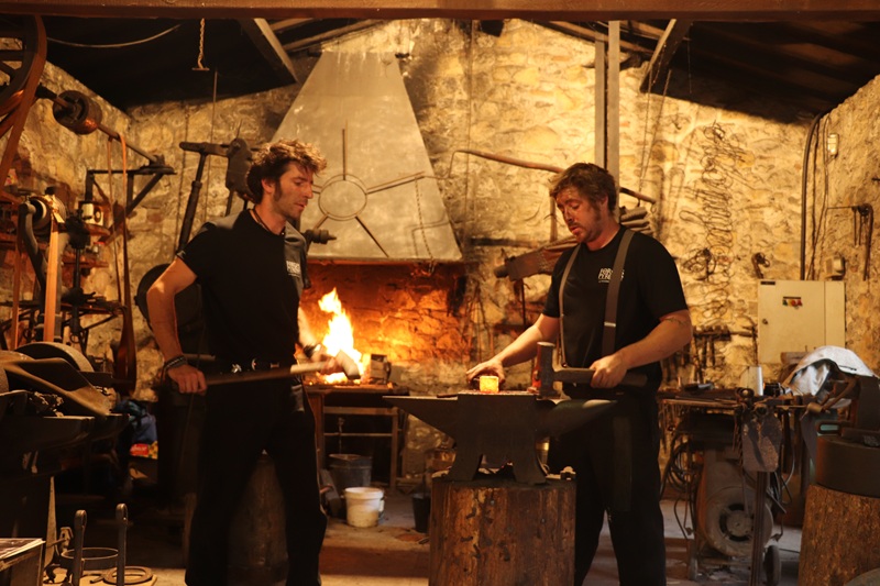 Le Forgeron du Village,