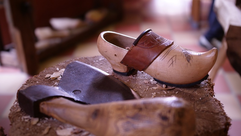 Le sabot fabriqué par le sabotier