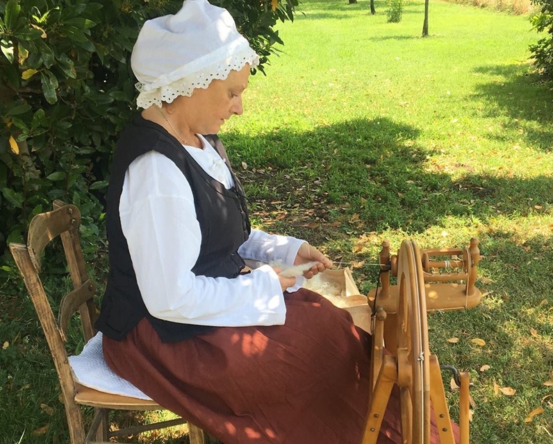 Valérie sambrès Fileuse ed Laine en pleine démonstration